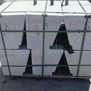 随州 芝麻白异形坐凳，石凳