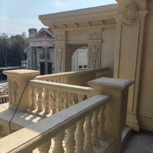 随州 黄金麻别墅外墙干挂雕花配合阳台栏杆花瓶柱