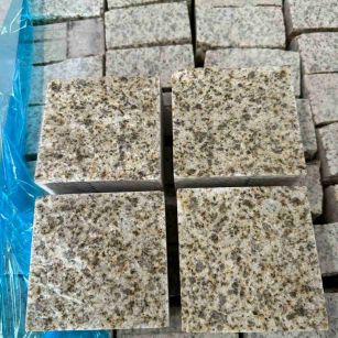 随州 黄金麻花岗岩自然面小方块，弹石，马蹄石等