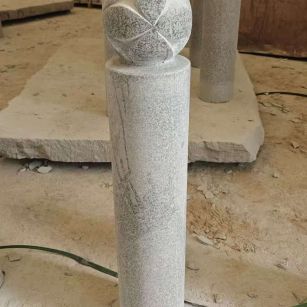 随州 芝麻白花岗岩石材挡车石柱、停车柱、圆柱挡车柱、方柱挡车柱等