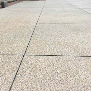 随州 黄金麻花岗岩石板材荔枝面地面铺装效果