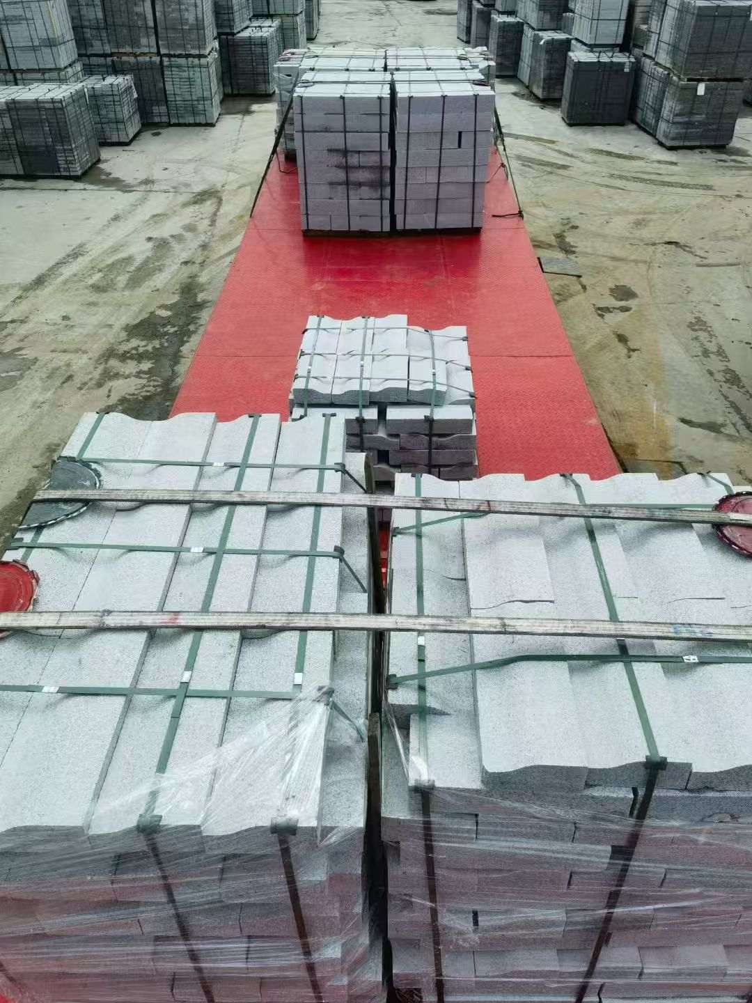 随州 芝麻白仿形加直形路沿石出货日常