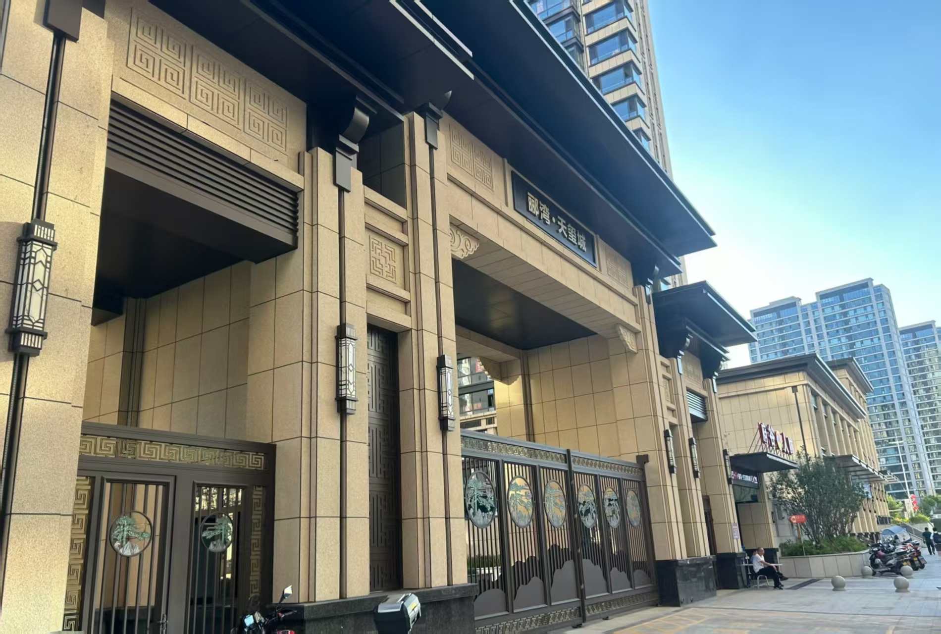 随州 黄金麻花岗岩荔枝面小区门楼外墙干挂