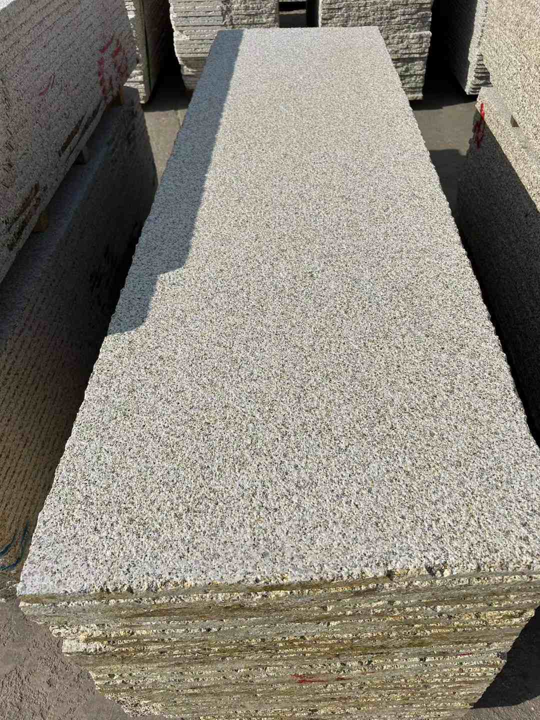 随州 黄金麻花岗岩荔枝面毛板，半成品