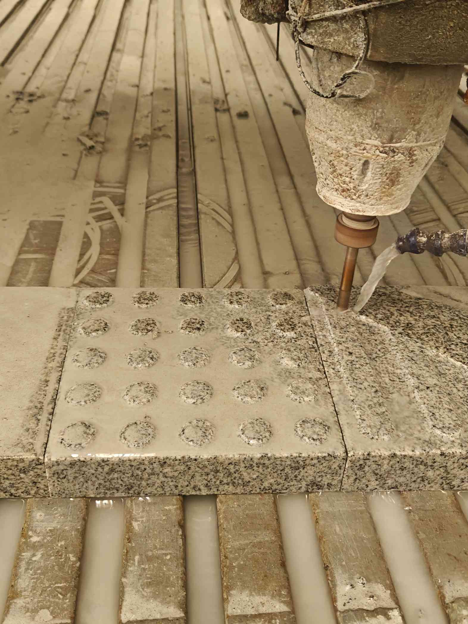 随州 芝麻白花岗岩石材盲人石、盲道石、盲点石