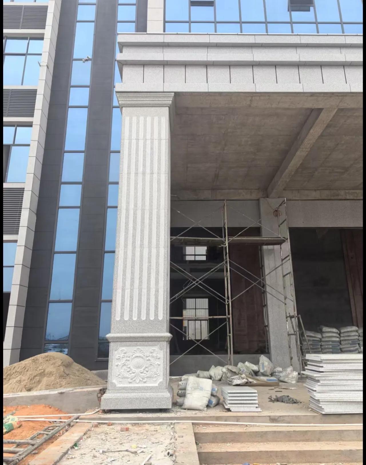 随州 芝麻白光面花岗岩门楼大柱（罗马柱）配雕花底座