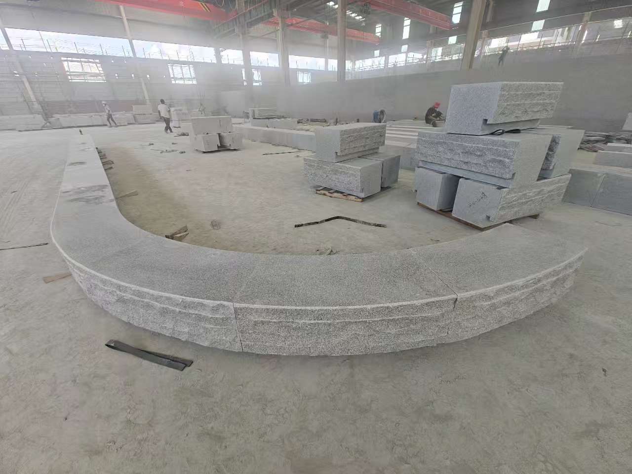 随州 芝麻白异形坐凳，自然面光面弧形加工