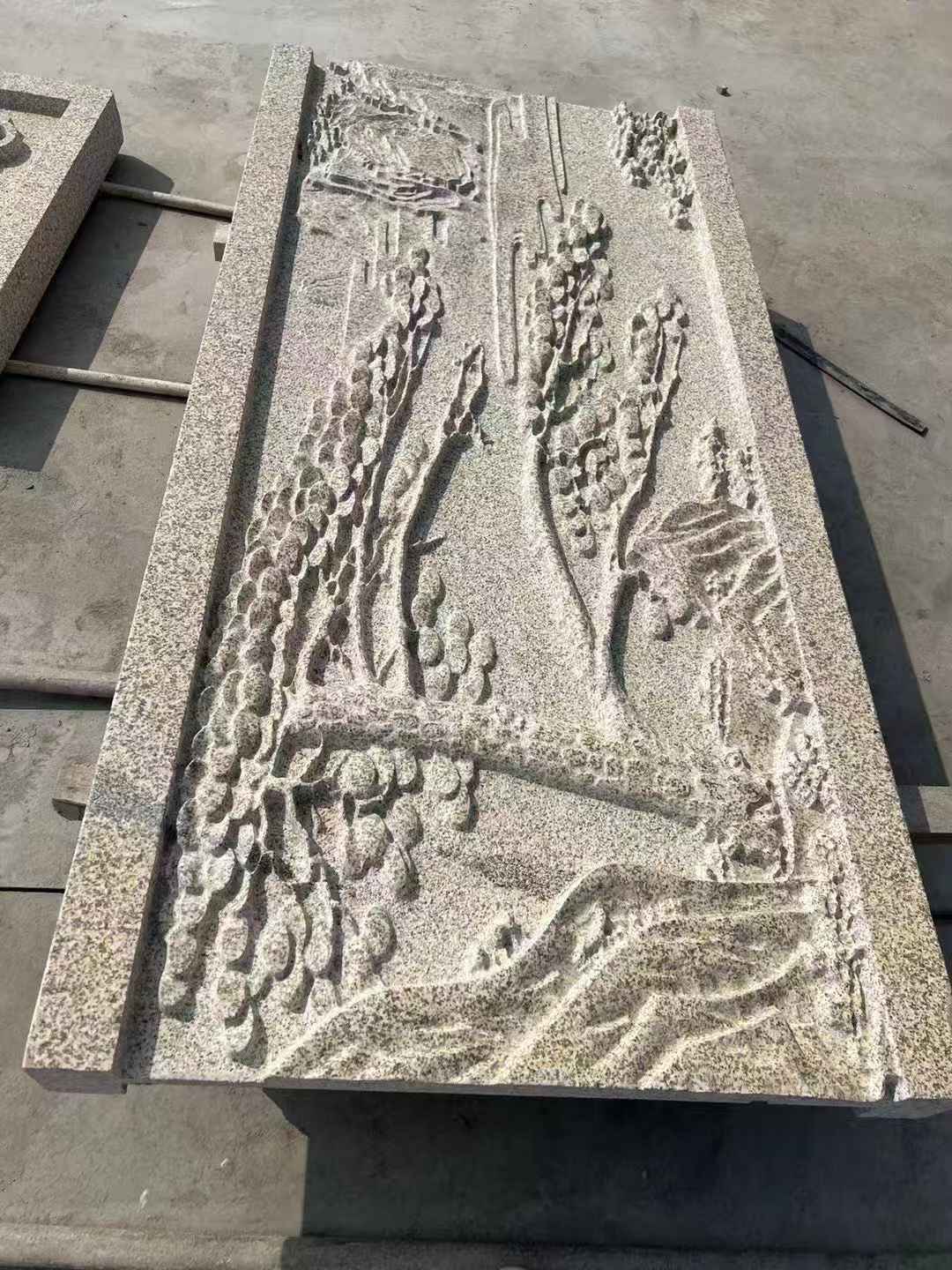 随州 黄金麻雕刻板浮雕迎客松