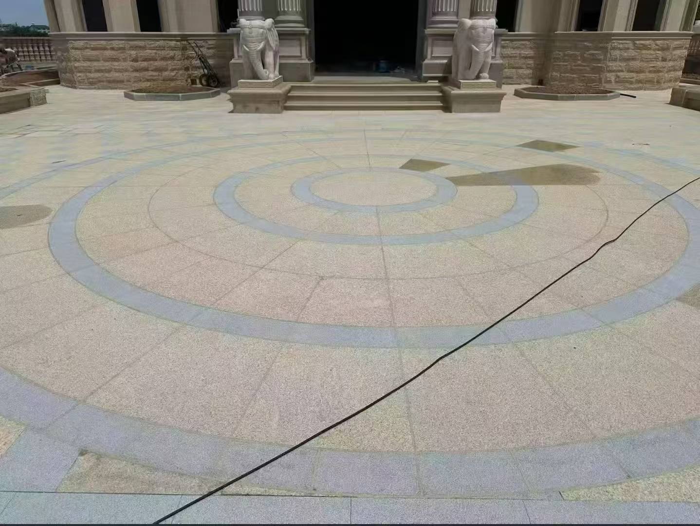 随州 黄金麻芝麻灰花岗岩石材地铺拼接效果