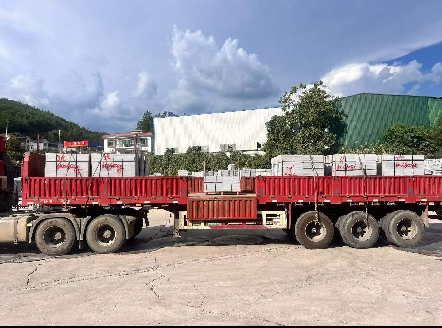 随州 芝麻灰花岗岩地铺石出货日常