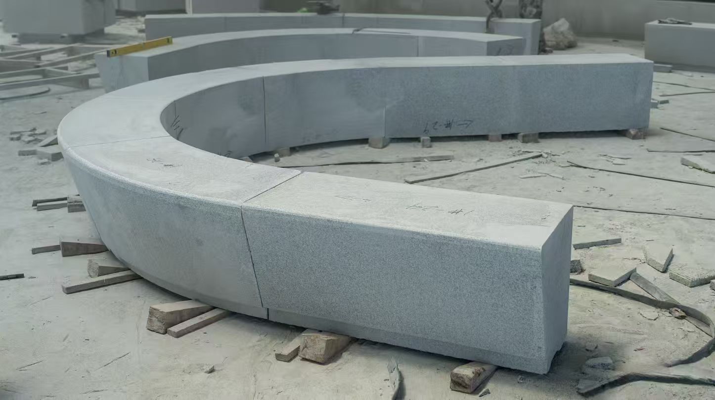 随州 芝麻白花岗岩光面弧形坐凳