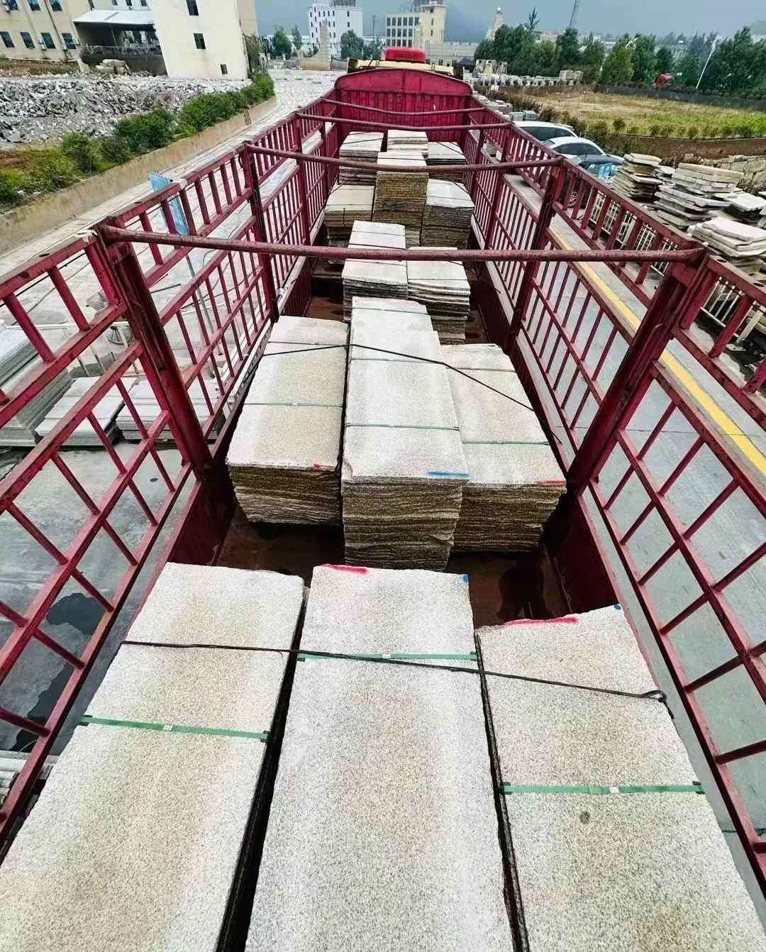 随州 黄金麻花岗岩荔枝面，光面毛板装车完成