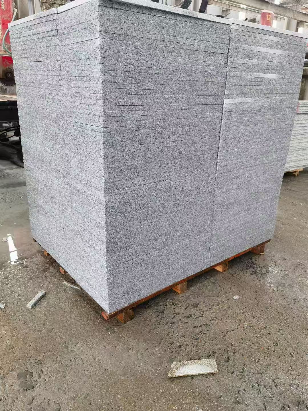 随州 芝麻白火烧面1.8厚300*600地铺石，尺寸标准，厚薄均匀