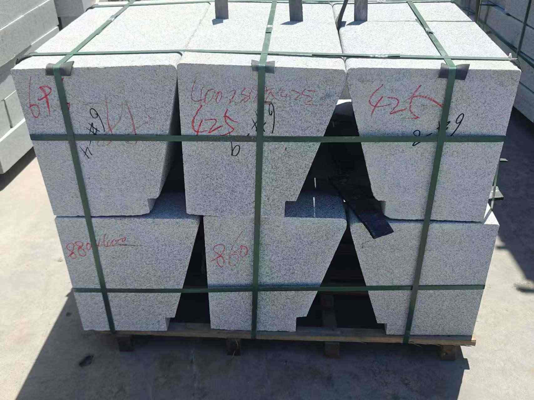 随州 芝麻白异形坐凳，石凳