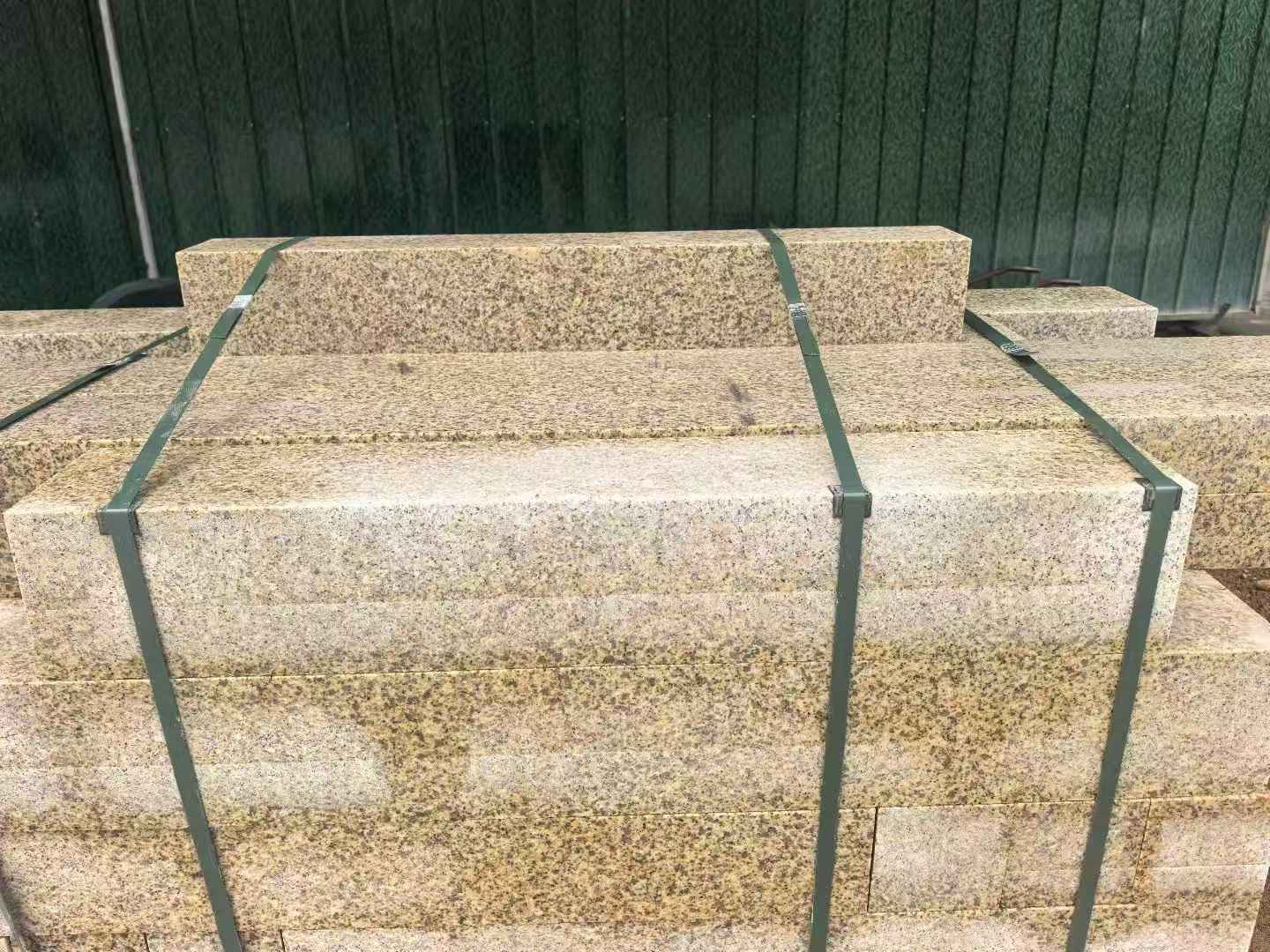 随州 黄金麻花岗岩石材机切面栏杆料半成品