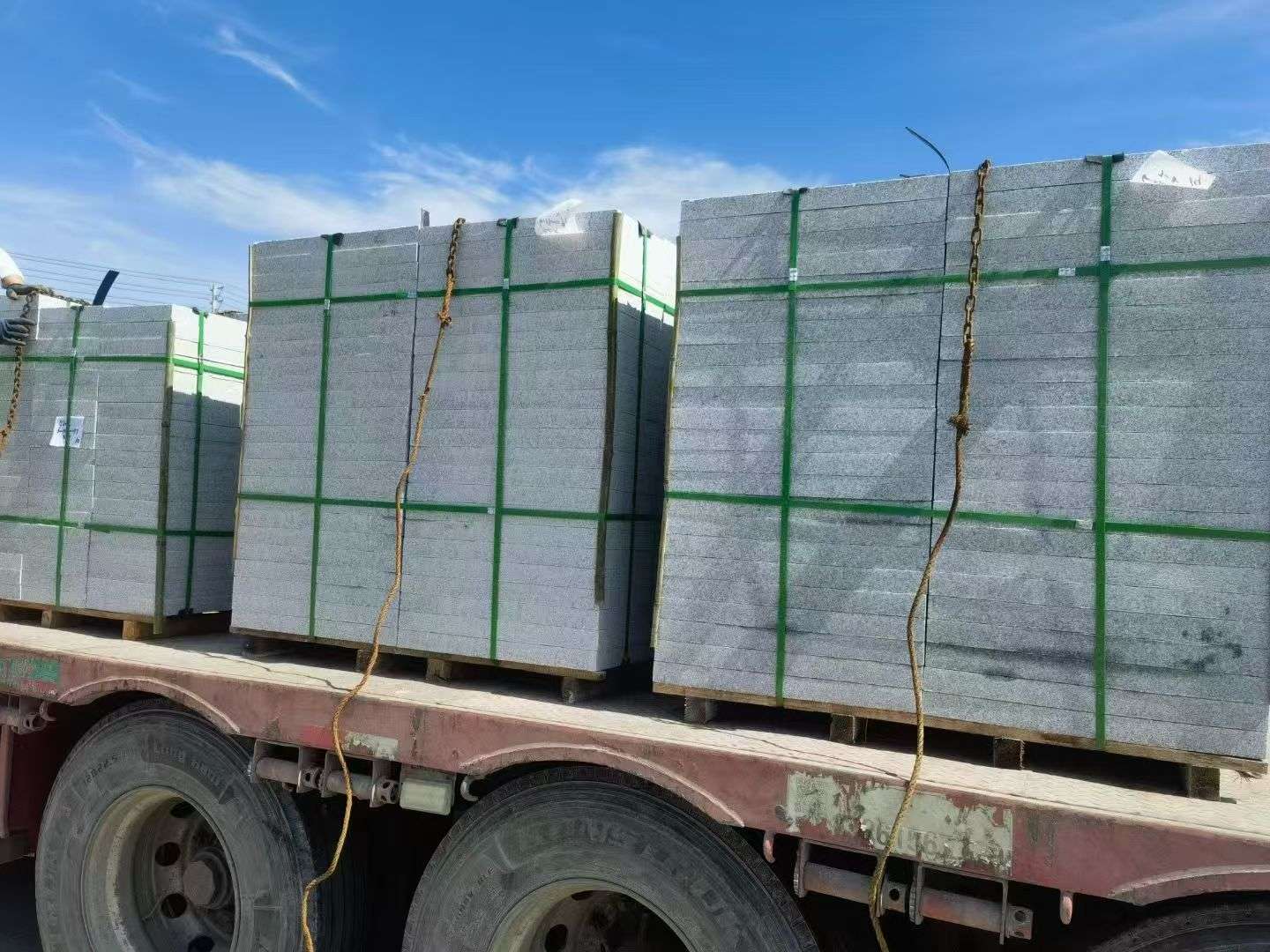 随州 芝麻白花岗岩地铺石装车日常