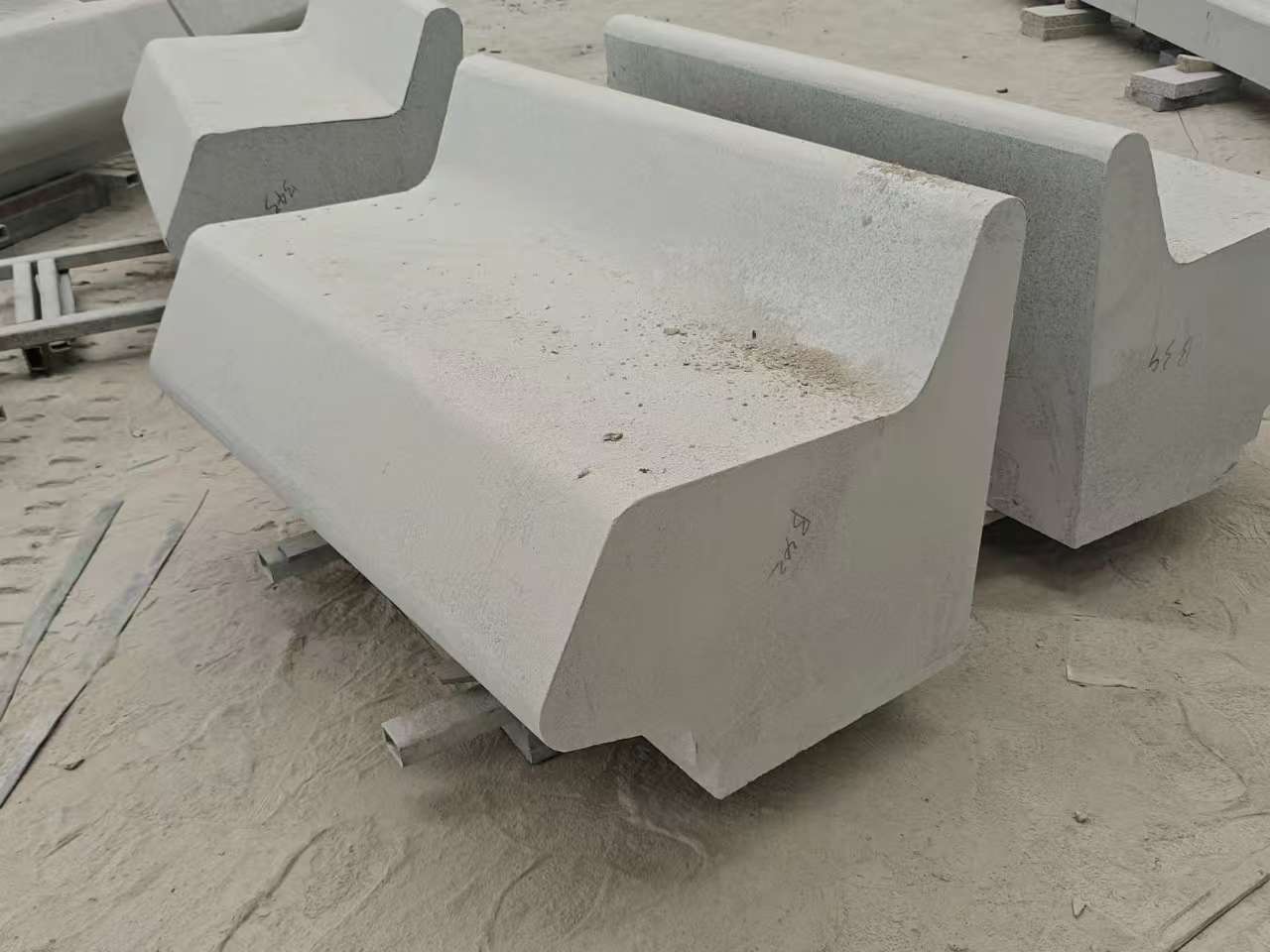 随州 芝麻白花岗岩异形坐凳，石凳