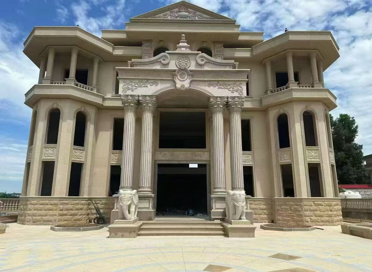 随州 黄金麻别墅外墙干挂，大柱，大象，蘑菇石，雕花板