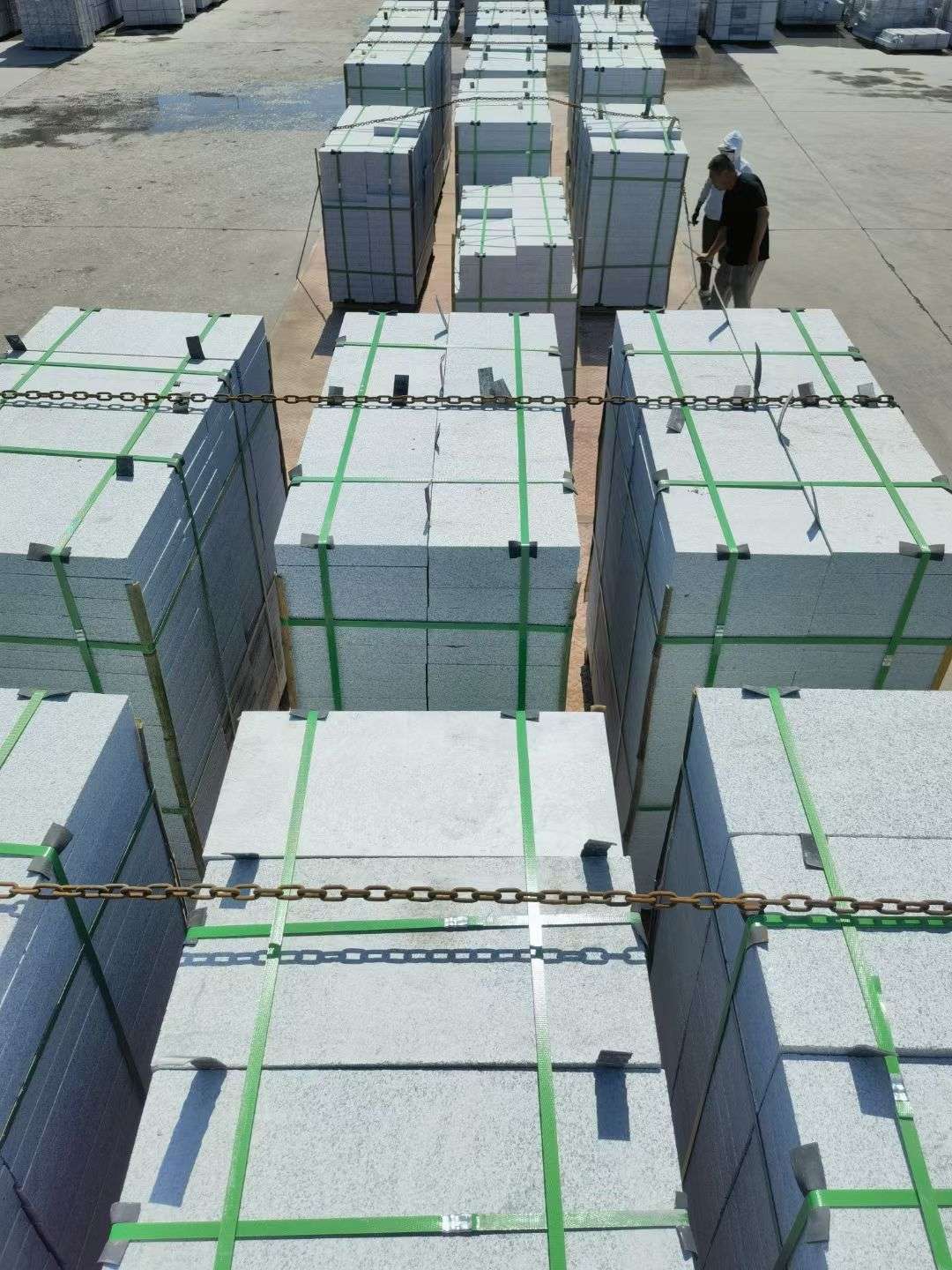 随州 芝麻白花岗岩5公分地铺石 花岗岩厂家工厂装车日常